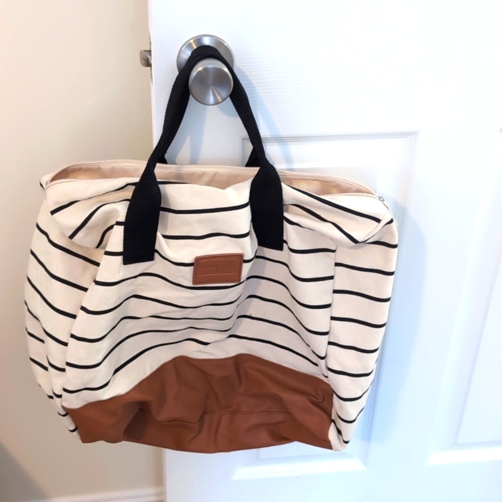 Toms duffle bag